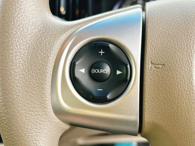 �y�X�e�A�����O�X�C�b�`�z�n���h���̃{�^���ŊȒP�Ƀi�r�̉��ʂ�`�����l������\�ł���