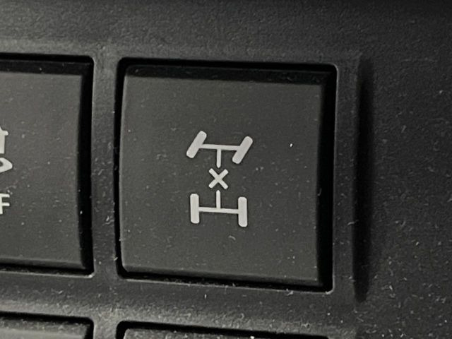 �y�f�t���b�N�z���H��ᓹ�ȂǂŎԂ��X�^�b�N�����ꍇ�ł��A�^�C���̋�]��}�����E�o���₷������f�t���b�N�𑕔��B�ϐ�n��I�t���[�h�ł̎g�p���������ɂ��X�X���̈��ł���