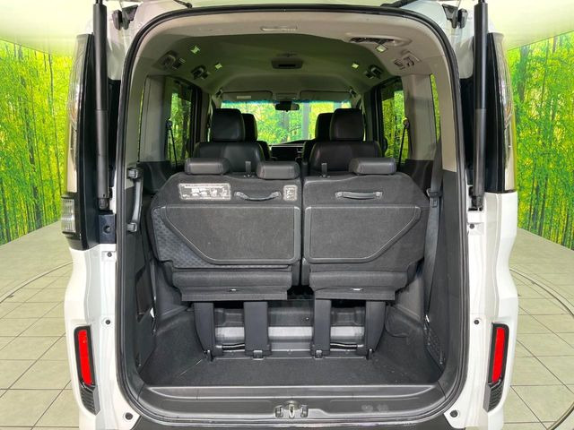 ���i�̂���������ʋ΁A���}���ɏ\���ȉ׎��X�y�[�X���m�ۂ��Ă���܂��B�Z�J���h�V�[�g��|���ƁA�傫�ȉו��̐ύڂ��\�ł���