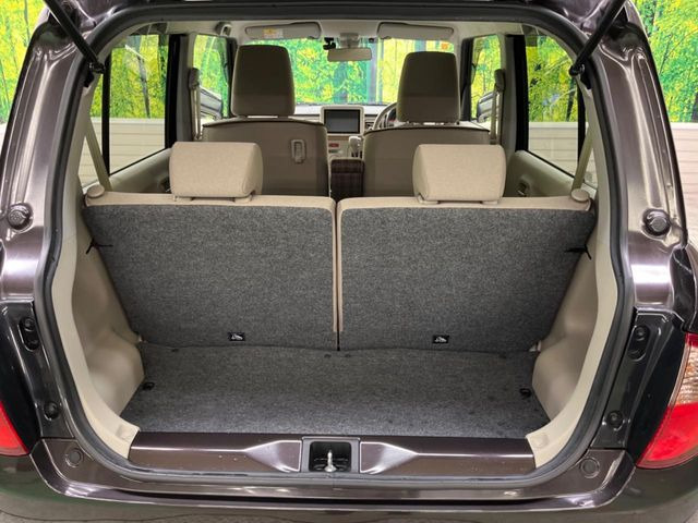 ���i�̂���������ʋ΁A���}���ɏ\���ȉ׎��X�y�[�X���m�ۂ��Ă���܂��B�Z�J���h�V�[�g��|���ƁA�傫�ȉו��̐ύڂ��\�ł���