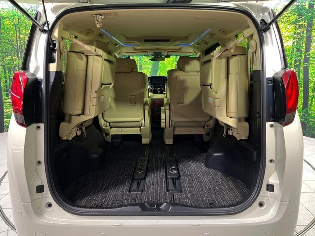 ���i�̂���������ʋ΁A���}���ɏ\���ȉ׎��X�y�[�X���m�ۂ��Ă���܂��B�Z�J���h�V�[�g��|���ƁA�傫�ȉו��̐ύڂ��\�ł���