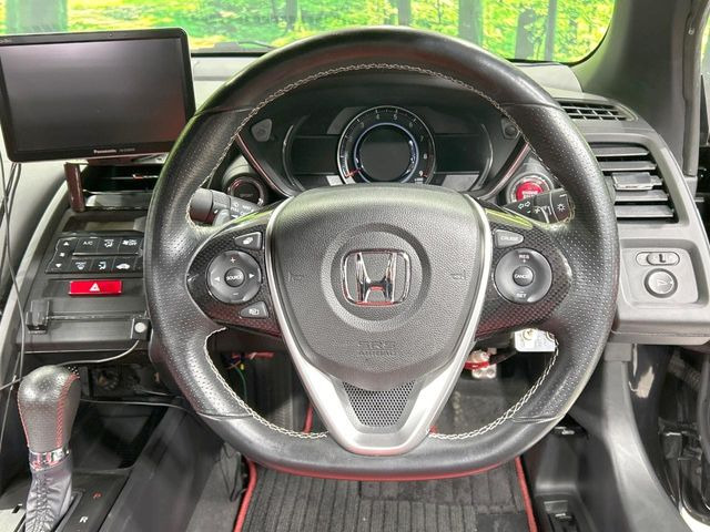 �y�����v�����X�e�A�����O�z�㎿�Ȋv���g�p���邱�ƂŁA��ɂ����������݂ƂĂ��^�]���₷���n���h���ł���