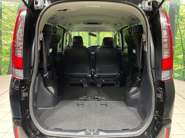 ���i�̂���������ʋ΁A���}���ɏ\���ȉ׎��X�y�[�X���m�ۂ��Ă���܂��B�Z�J���h�V�[�g��|���ƁA�傫�ȉו��̐ύڂ��\�ł���