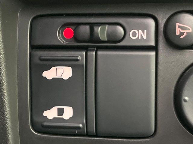 �y�p���[�X���C�h�h�A�z�X�}�[�g�L�[��^�]�Ȃ̃X�C�b�`�ŃX���C�h�h�A�̊J���\���d��������͂����ăh�A���J����K�v�������A���������q�l�ł��A�d���ו��������Ă��鎞�����N�ɊJ���߂ł��܂���