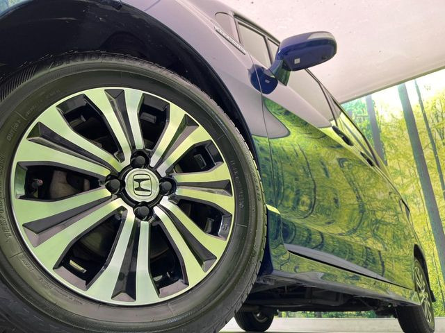 �y����15�C���`�A���~�z�C�[���z�O�ςɃ}�b�`���������A���~�z�C�[���𑕒����Ă���܂��B�e��ЊO�A���~�z�C�[����A�X�^�b�h���X�^�C�����戵�����Ă���܂��B���񂲑��k����������