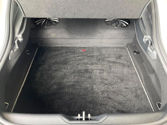 ���i�̂���������ʋ΁A���}���ɏ\���ȉ׎��X�y�[�X���m�ۂ��Ă���܂��B