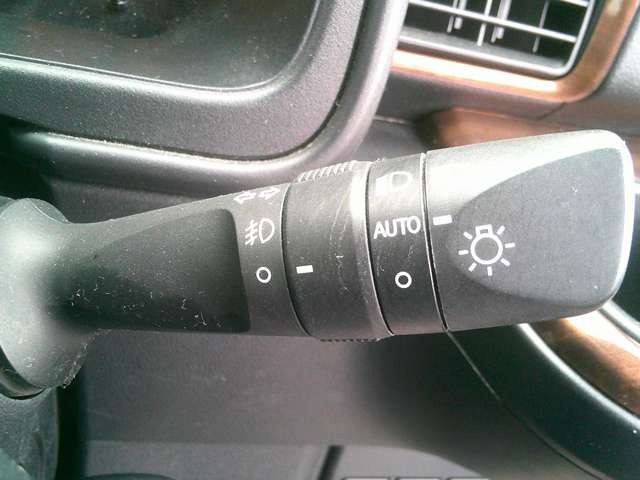 ���I�[�g���C�g&�n�C�r�[���A�V�X�g�����̖͂��邳�����m���Ď����Ń��C�g�_�����Ă���g���l���Ȃǂŕ֗��ł��B�����!�Ό��ԂȂǂ����m���ăn�C&hArr;���[�������Ő؂�ւ��Ă���܂��B