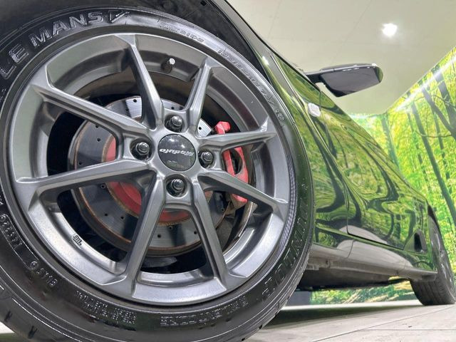 �y����16�C���`�A���~�z�C�[���z�O�ςɃ}�b�`���������A���~�z�C�[���𑕒����Ă���܂��B�e��ЊO�A���~�z�C�[����A�X�^�b�h���X�^�C�����戵�����Ă���܂��B���񂲑��k����������