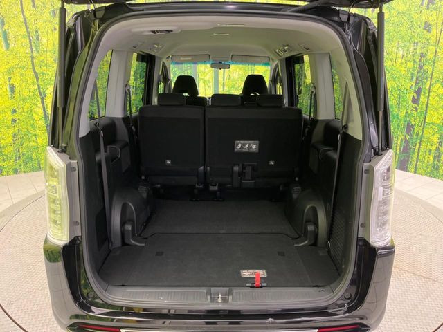 ���i�̂���������ʋ΁A���}���ɏ\���ȉ׎��X�y�[�X���m�ۂ��Ă���܂��B�Z�J���h�V�[�g��|���ƁA�傫�ȉו��̐ύڂ��\�ł���