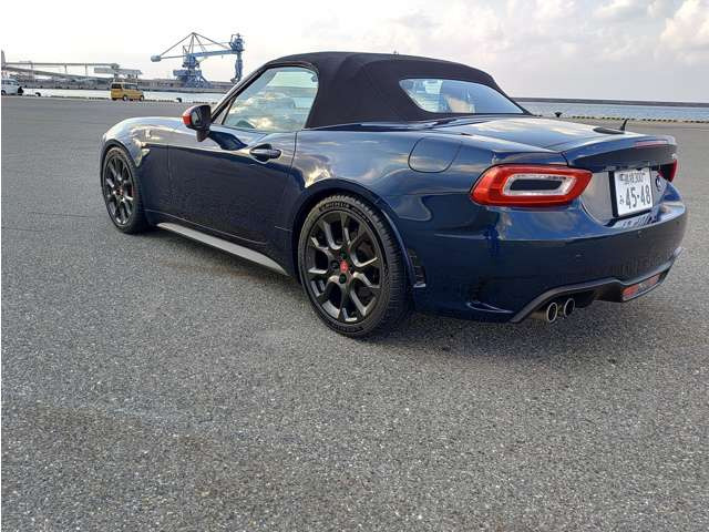 アバルト124スパイダー1.4