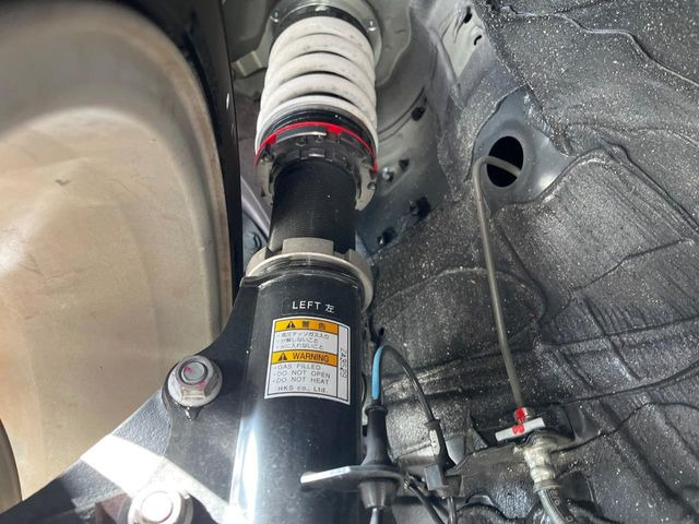 �yHKS�ԍ����z�ԍ����Ⴍ�Ȃ�A�X�^�C���b�V���Ȍ����ڂƂȂ��Ă���܂��B�ԗ��̏d�S�������鎖�ŁA���s���̈��萫�����サ�܂���