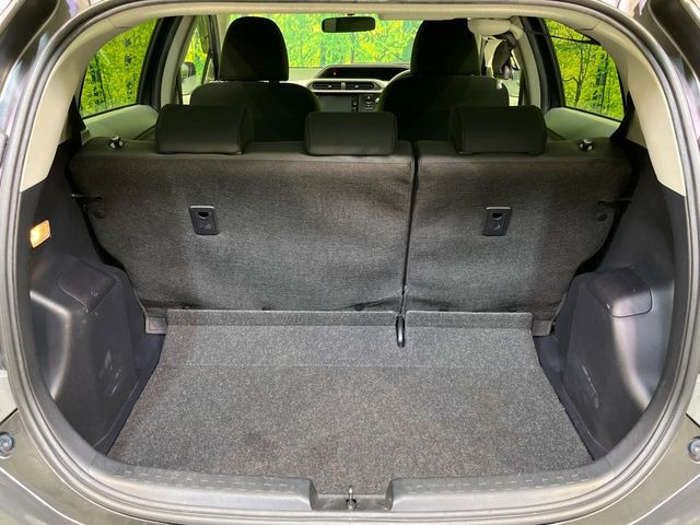 ���i�̂���������ʋ΁A���}���ɏ\���ȉ׎��X�y�[�X���m�ۂ��Ă���܂��B�Z�J���h�V�[�g��|���ƁA�傫�ȉו��̐ύڂ��\�ł���