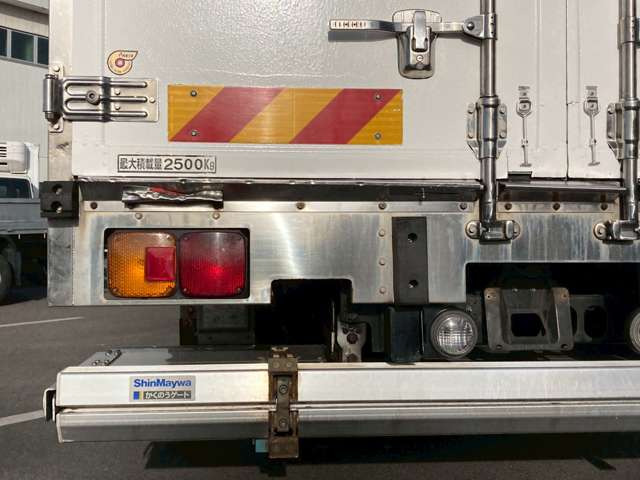 各種トラックを在庫しております!