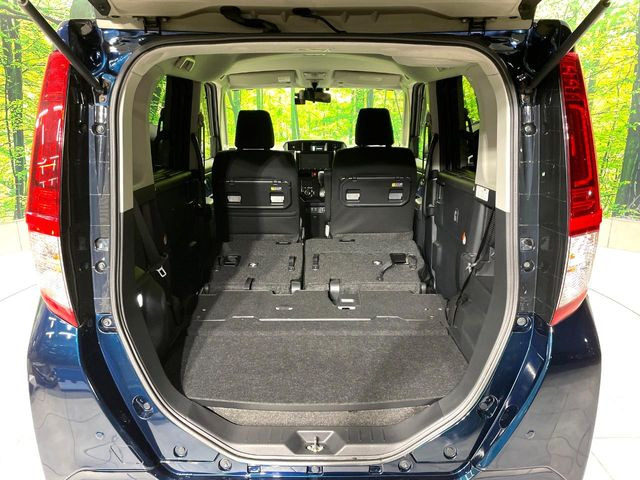 ���i�̂���������ʋ΁A���}���ɏ\���ȉ׎��X�y�[�X���m�ۂ��Ă���܂��B�Z�J���h�V�[�g��|���ƁA�傫�ȉו��̐ύڂ��\�ł���