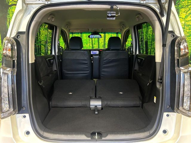 ���i�̂���������ʋ΁A���}���ɏ\���ȉ׎��X�y�[�X���m�ۂ��Ă���܂��B�Z�J���h�V�[�g��|���ƁA�傫�ȉו��̐ύڂ��\�ł���