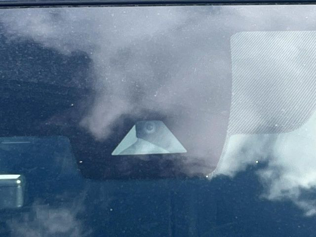 �y�G�}�[�W�F���V�[�u���[�L�z���s���ɑO���̎ԗ�����F�����A�Փ˂������Ȏ��͌x��ƃu���[�L�ŏՓˉ���Ɣ�Q�y�����A�V�X�g�B�����S�Ƀh���C�u�����y���݂��������܂��B