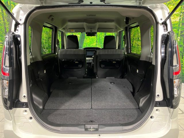 ���i�̂���������ʋ΁A���}���ɏ\���ȉ׎��X�y�[�X���m�ۂ��Ă���܂��B�Z�J���h�V�[�g��|���ƁA�傫�ȉו��̐ύڂ��\�ł���