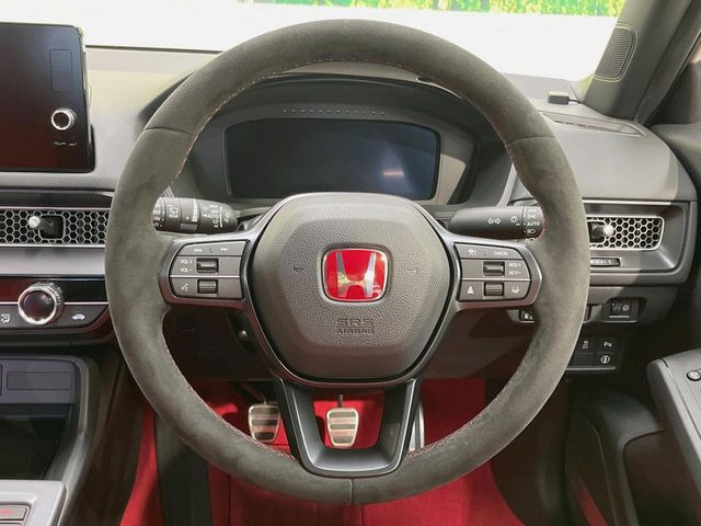 �y�X�G�[�h�X�e�A�����O�z����ɂ����f�ނ��̗p����A�O���b�v���\�ɗD�ꂽ�X�e�A�����O�ł��B�n���h�����O���̑��쐫�����サ�A���S�E���S�ȑ��s�ɍv�����܂��B���������ӂ�錩���ڂ������ł��ˁ�