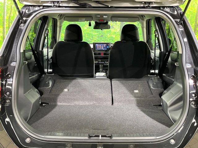 ���i�̂���������ʋ΁A���}���ɏ\���ȉ׎��X�y�[�X���m�ۂ��Ă���܂��B�Z�J���h�V�[�g��|���ƁA�傫�ȉו��̐ύڂ��\�ł���