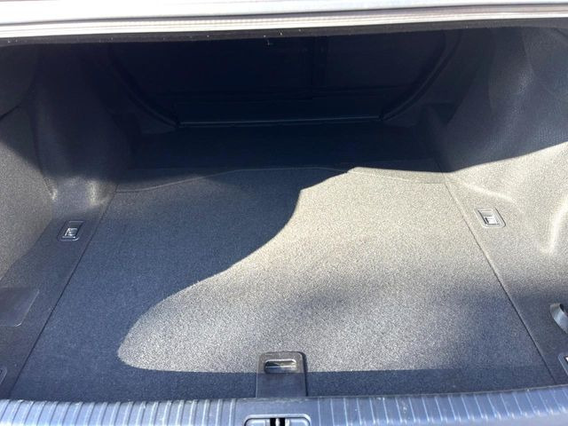 ���i�̂���������ʋ΁A���}���ɏ\���ȉ׎��X�y�[�X���m�ۂ��Ă���܂��B