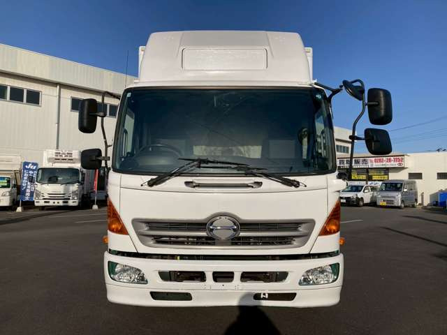 ボディ内寸法:長さ639cm  幅226cm  高さ215cm  門高216cm