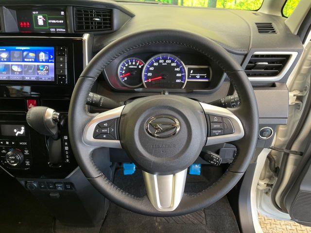 �y�X�}�[�g�A�V�X�g�V�z���s���ɑO���̎ԗ�����F�����A�Փ˂������Ȏ��͌x��ƃu���[�L�ŏՓˉ���Ɣ�Q�y�����A�V�X�g�B�����S�Ƀh���C�u�����y���݂��������܂��B