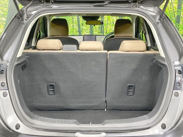 ���i�̂���������ʋ΁A���}���ɏ\���ȉ׎��X�y�[�X���m�ۂ��Ă���܂��B�Z�J���h�V�[�g��|���ƁA�傫�ȉו��̐ύڂ��\�ł���