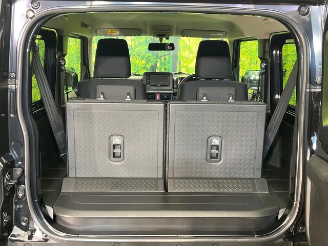 ���i�̂���������ʋ΁A���}���ɏ\���ȉ׎��X�y�[�X���m�ۂ��Ă���܂��B�Z�J���h�V�[�g��|���ƁA�傫�ȉו��̐ύڂ��\�ł���