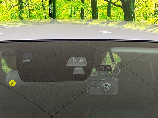 �y�X�}�[�g�u���[�L�T�|�[�g�z���s���ɑO���̎ԗ�����F�����A�Փ˂������Ȏ��͌x��ƃu���[�L�ŏՓˉ���Ɣ�Q�y�����A�V�X�g�B�����S�Ƀh���C�u�����y���݂��������܂��B