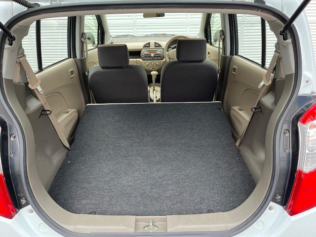 ���i�̂���������ʋ΁A���}���ɏ\���ȉ׎��X�y�[�X���m�ۂ��Ă���܂��B�Z�J���h�V�[�g��|���ƁA�傫�ȉו��̐ύڂ��\�ł���