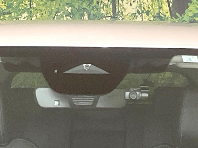 �yi-ACTIVESENSE�z���s���ɑO���̎ԗ�����F�����A�Փ˂������Ȏ��͌x��ƃu���[�L�ŏՓˉ���Ɣ�Q�y�����A�V�X�g�B�����S�Ƀh���C�u�����y���݂��������܂��B