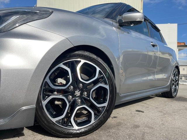 �y����17�C���`�A���~�z�C�[���z�O�ςɃ}�b�`���������A���~�z�C�[���𑕒����Ă���܂��B�e��ЊO�A���~�z�C�[����A�X�^�b�h���X�^�C�����戵�����Ă���܂��B���񂲑��k����������