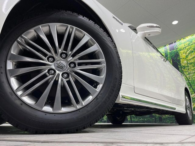 �y����17�C���`�A���~�z�C�[���z�O�ςɃ}�b�`���������A���~�z�C�[���𑕒����Ă���܂��B�e��ЊO�A���~�z�C�[����A�X�^�b�h���X�^�C�����戵�����Ă���܂��B���񂲑��k����������