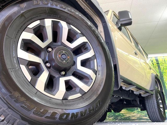 �y����16�C���`�A���~�z�C�[���z�O�ςɃ}�b�`���������A���~�z�C�[���𑕒����Ă���܂��B�e��ЊO�A���~�z�C�[����A�X�^�b�h���X�^�C�����戵�����Ă���܂��B���񂲑��k����������