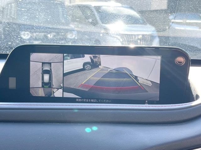 �y360&deg;�r���[���j�^�[�z��p�̃J�����ɂ��A�ォ�猩���낵���悤�Ȏ��_��360�x�N���}�̎��͂��m�F���邱�Ƃ��ł��܂����c�񒓎Ԃ╝�񂹎��Ɋ��􂵂Ă���܂���