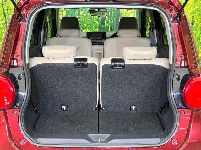 ���i�̂���������ʋ΁A���}���ɏ\���ȉ׎��X�y�[�X���m�ۂ��Ă���܂��B�Z�J���h�V�[�g��|���ƁA�傫�ȉו��̐ύڂ��\�ł���