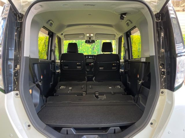 ���i�̂���������ʋ΁A���}���ɏ\���ȉ׎��X�y�[�X���m�ۂ��Ă���܂��B�Z�J���h�V�[�g��|���ƁA�傫�ȉו��̐ύڂ��\�ł���