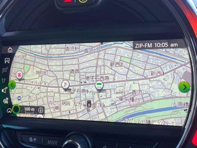 �������i�r:��̊��̂���i�r�́A����������ԓ������o���Ă���܂��B�I�[�f�B�I�@�\���[�����Ă���܂��̂ŁA�^�]�����y���߂܂���