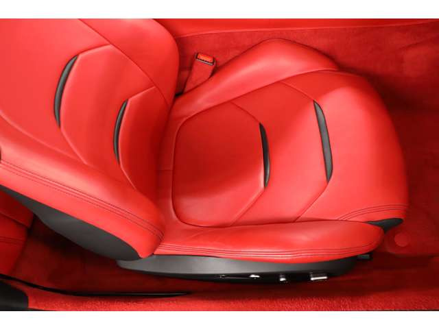 �����݂Ȃǂ��ڗ����₷�����F�ł����A�� ����Y��ȏ�Ԃ�ۂ��Ă܂��B���Ђ̃N���[�j���O�H��ɂăV�[�g�R�[�e�B���O�̎{�H�Ȃǂ�����܂��̂ł��C�y�ɂ����k���������B