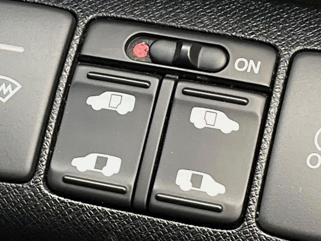 �y�����p���[�X���C�h�h�A�z�X�}�[�g�L�[��^�]�Ȃ̃X�C�b�`�Ō�ȗ����X���C�h�h�A�̊J���\���d��������͂����ăh�A���J����K�v�������A�����Ȃ��q�l�ł��ȒP�ɊJ���߂ł����K�ł���