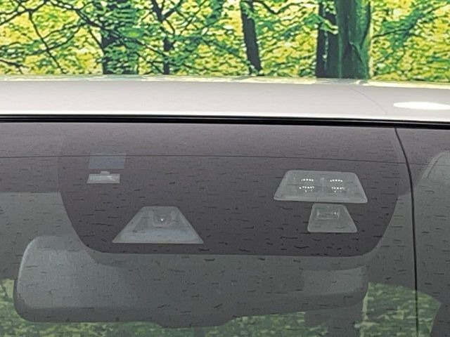 �y�X�}�[�g�u���[�L�T�|�[�g�z���s���ɑO���̎ԗ�����F�����A�Փ˂������Ȏ��͌x��ƃu���[�L�ŏՓˉ���Ɣ�Q�y�����A�V�X�g�B�����S�Ƀh���C�u�����y���݂��������܂��B