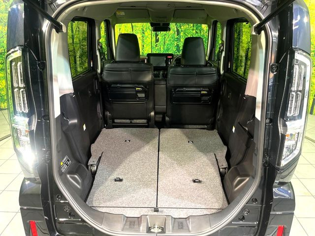 ���i�̂���������ʋ΁A���}���ɏ\���ȉ׎��X�y�[�X���m�ۂ��Ă���܂��B�Z�J���h�V�[�g��|���ƁA�傫�ȉו��̐ύڂ��\�ł���