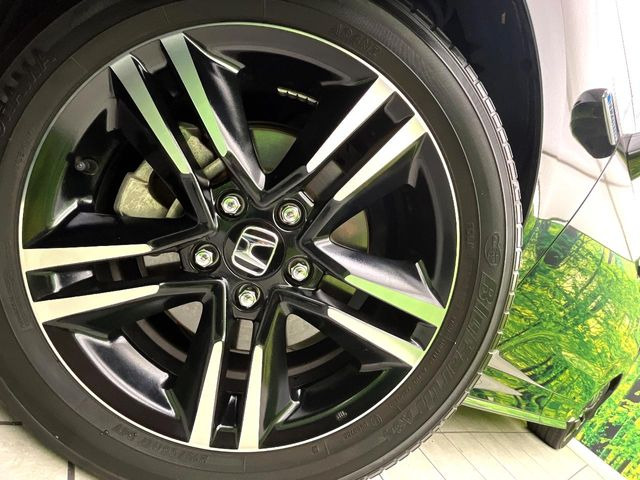 �y����17�C���`�A���~�z�C�[���z�O�ςɃ}�b�`���������A���~�z�C�[���𑕒����Ă���܂��B�e��ЊO�A���~�z�C�[����A�X�^�b�h���X�^�C�����戵�����Ă���܂��B���񂲑��k����������