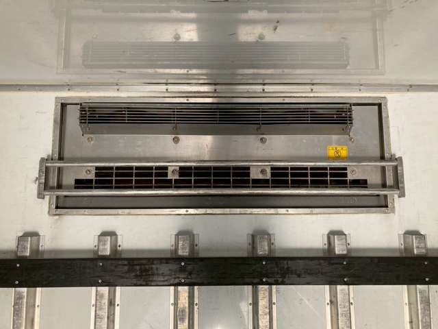 国道50号を小山方面に進みますと左手に店舗がございます!