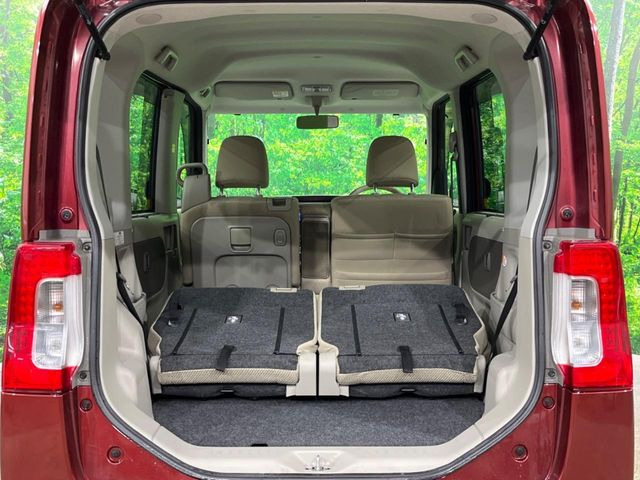 ���i�̂���������ʋ΁A���}���ɏ\���ȉ׎��X�y�[�X���m�ۂ��Ă���܂��B�Z�J���h�V�[�g��|���ƁA�傫�ȉו��̐ύڂ��\�ł���