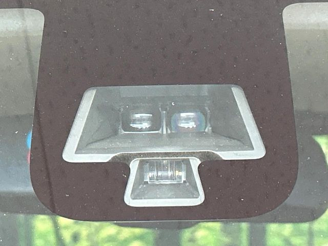 �y�G�}�[�W�F���V�[�u���[�L�z���s���ɑO���̎ԗ�����F�����A�Փ˂������Ȏ��͌x��ƃu���[�L�ŏՓˉ���Ɣ�Q�y�����A�V�X�g�B�����S�Ƀh���C�u�����y���݂��������܂��B