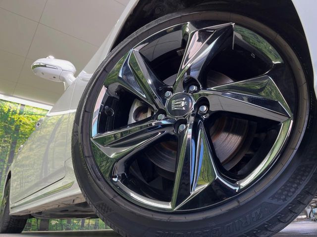 �y����18�C���`�A���~�z�C�[���z�O�ςɃ}�b�`���������A���~�z�C�[���𑕒����Ă���܂��B�e��ЊO�A���~�z�C�[����A�X�^�b�h���X�^�C�����戵�����Ă���܂��B���񂲑��k����������