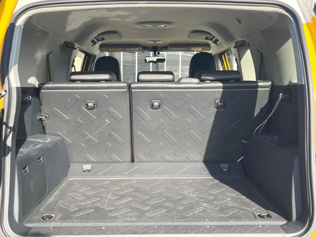 ���i�̂���������ʋ΁A���}���ɏ\���ȉ׎��X�y�[�X���m�ۂ��Ă���܂��B�Z�J���h�V�[�g��|���ƁA�傫�ȉו��̐ύڂ��\�ł���