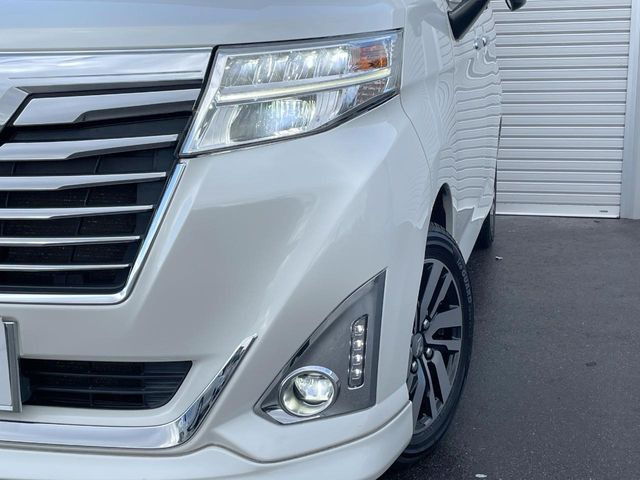 �yLED�w�b�h���C�g�z���V����ԑ��s�����ǍD�Ȏ��E���m�ۂ����S���ĉ^�]�ł��鍂�P�xLED�w�b�h���C�g�𑕔�!�_�����x�������A����d�͂��}�����Ă��܂��B