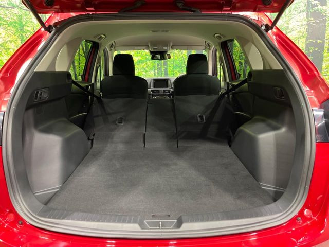 ���i�̂���������ʋ΁A���}���ɏ\���ȉ׎��X�y�[�X���m�ۂ��Ă���܂��B�Z�J���h�V�[�g��|���ƁA�傫�ȉו��̐ύڂ��\�ł���